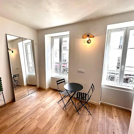 Sunny In The Heart Of 11eme Апартаменты Париж