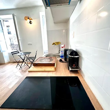 Апартаменты Sunny In The Heart Of 11eme Париж