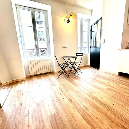 Апартаменты Sunny In The Heart Of 11eme