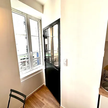 Sunny In The Heart Of 11eme Апартаменты *