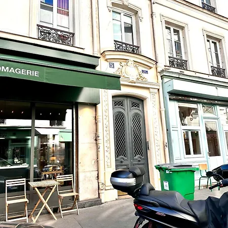 Sunny In The Heart Of 11eme Париж