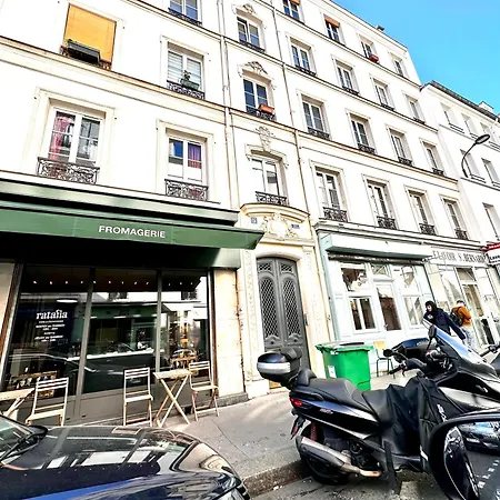 Апартаменты Sunny In The Heart Of 11eme Париж
