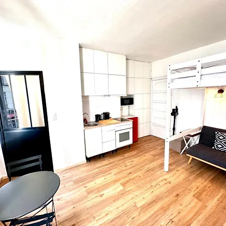 Апартаменты Sunny In The Heart Of 11eme