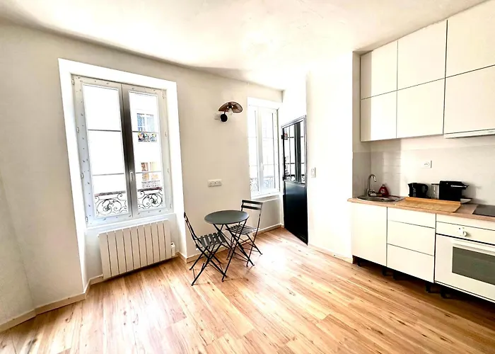 Sunny In The Heart Of 11eme Apartmán