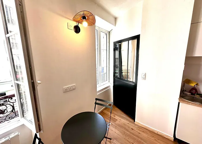 Sunny In The Heart Of 11eme Apartmán